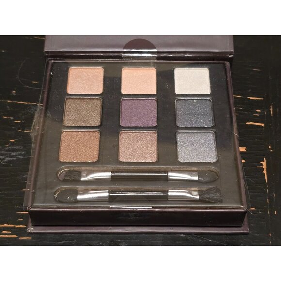 Max Studio Eye Beauty Box With 9 Eyeshadows & 2 Dual-Ended Brushes - Picture 2 of 4
